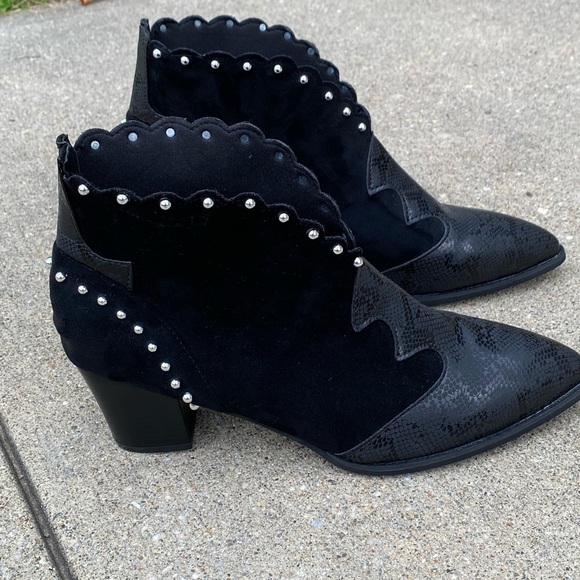 Super Cute Black Studded Ankle Boot 🖤 - Picture 7 of 8